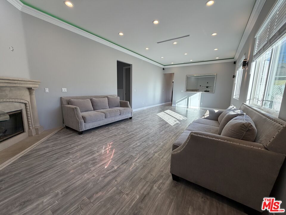 10006 Samoa Avenue Tujunga, CA 91042 - Photo 9 of 34