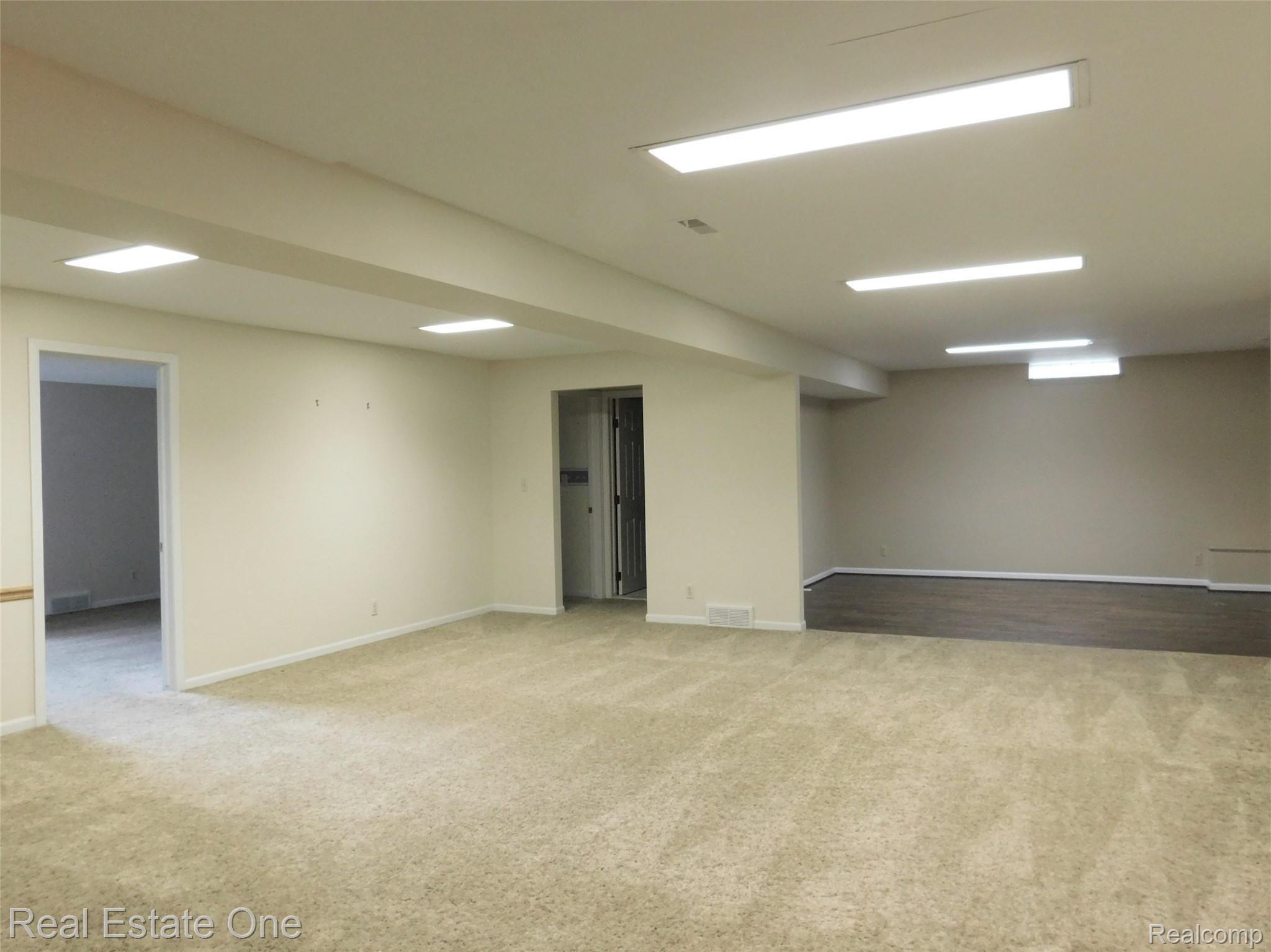 565 Augusta Drive Rochester, MI 48309 - Photo 21 of 30 1400+ Finished LL Living