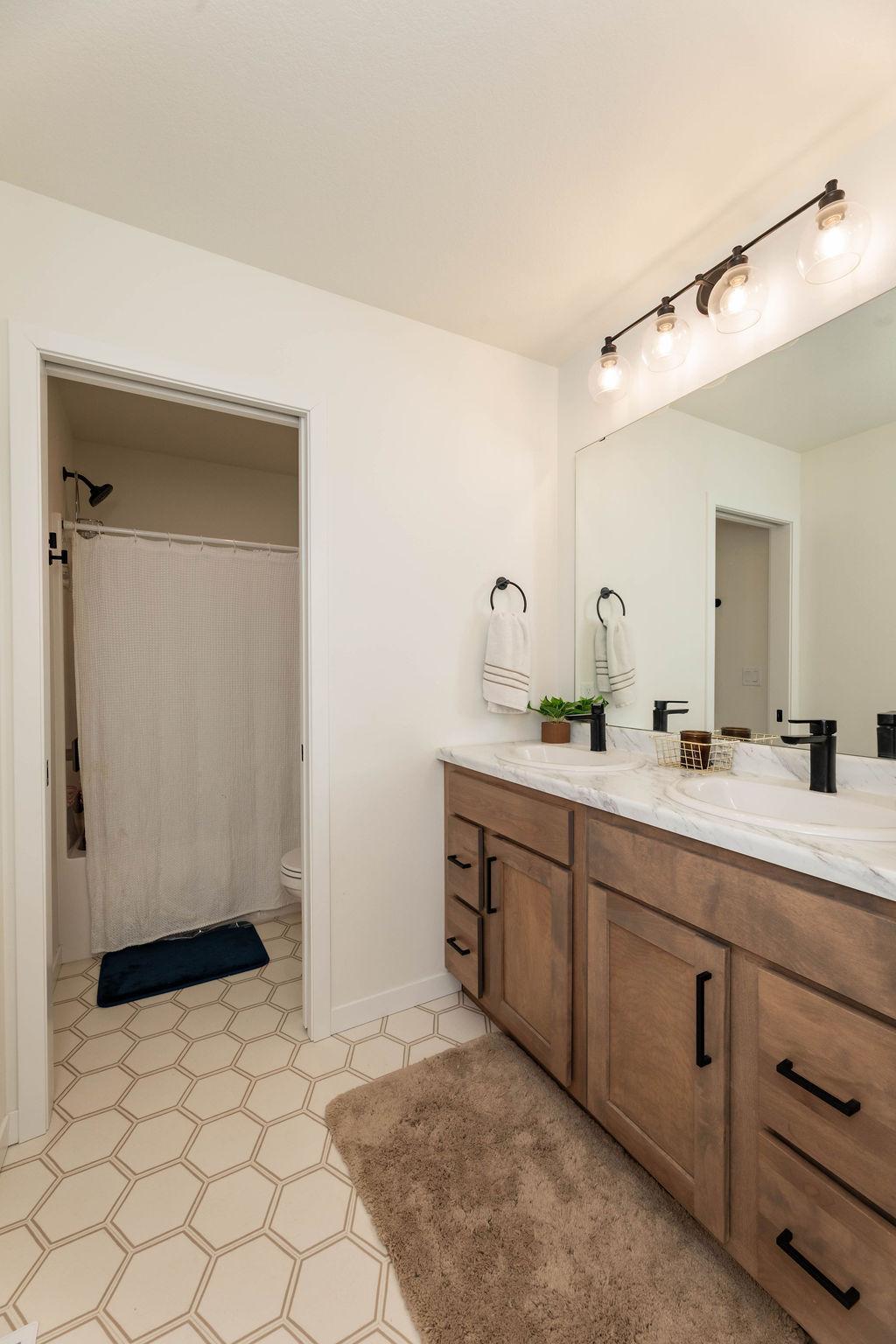 102 Lindsey Court Mapleton, ND 58059 - Photo 34 of 43