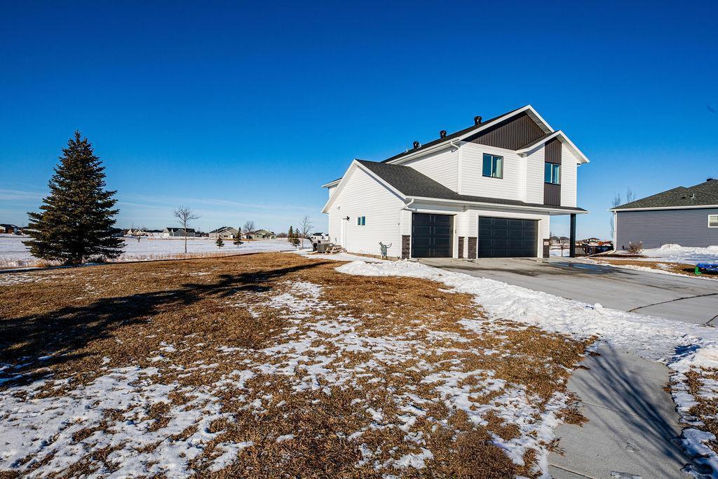 102 Lindsey Court Mapleton, ND 58059 - Photo 4 of 43