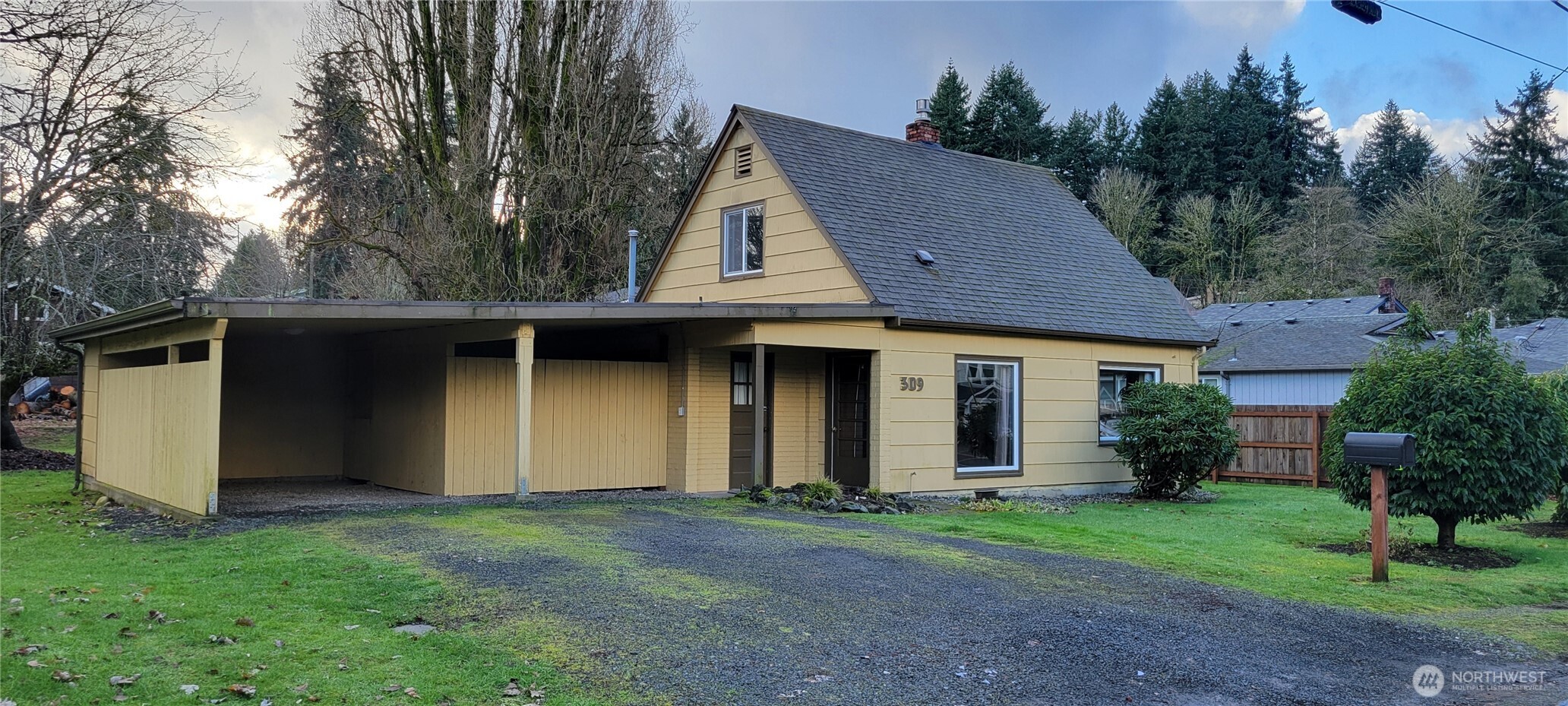 309 Bates Street Southwest Tumwater, WA 98512 - Photo 2 of 20