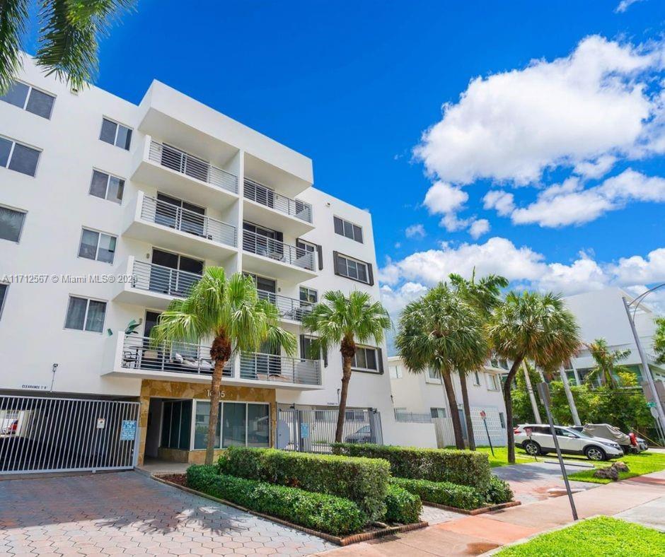 1605 Bay Road, Unit 202 Miami Beach, FL 33139 - Photo 8 of 39 Gallery Image 8