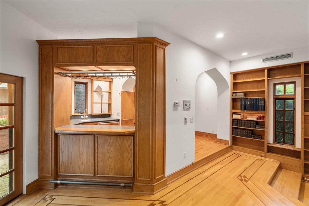 43 Monadnock Road Wellesley, MA 02481 - Photo 11 of 42