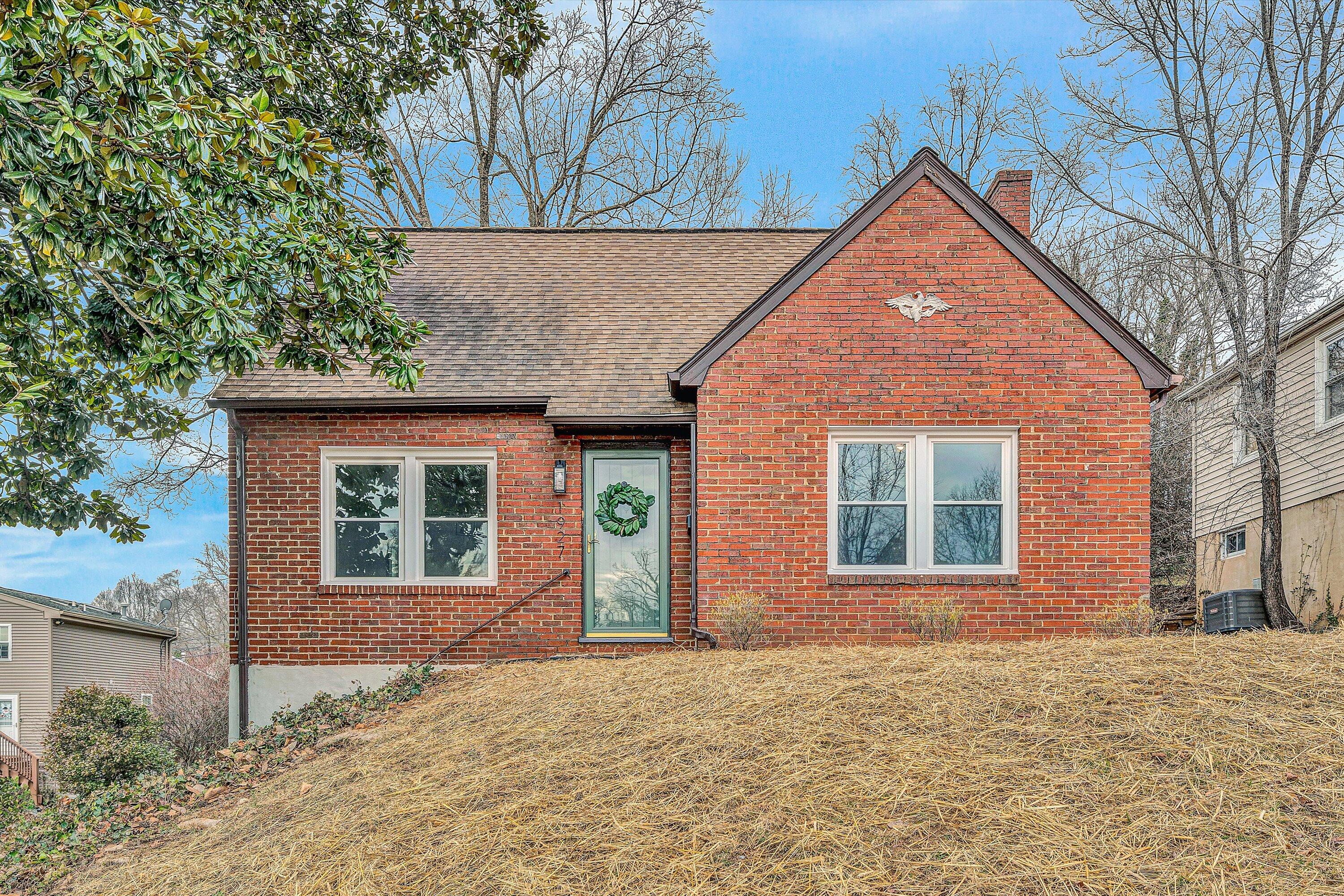 1927 Langdon Road Southwest Roanoke, VA 24015 - Photo 1 of 25 01-DSC00076
