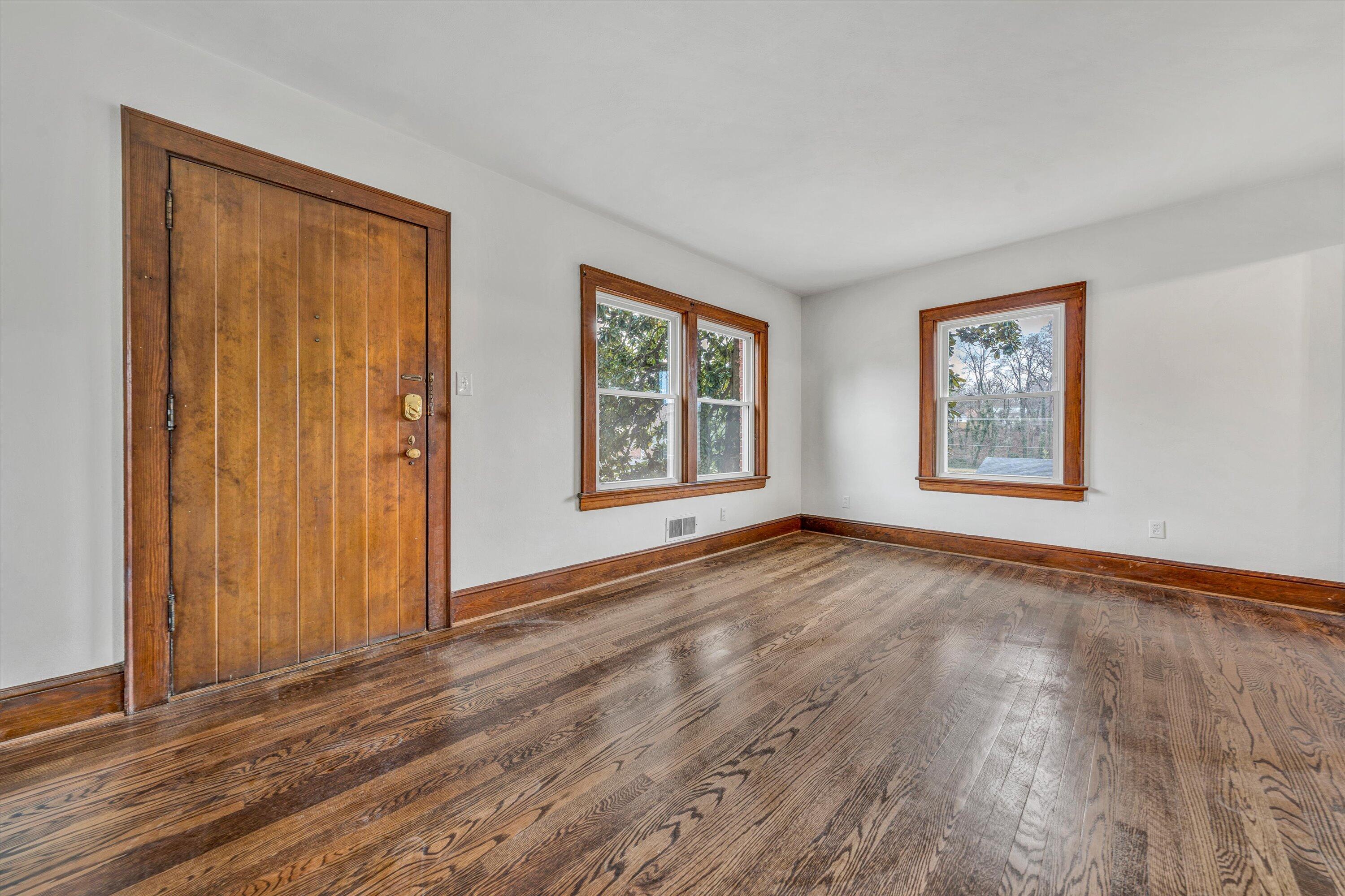 1927 Langdon Road Southwest Roanoke, VA 24015 - Photo 3 of 25 03-DSC00001