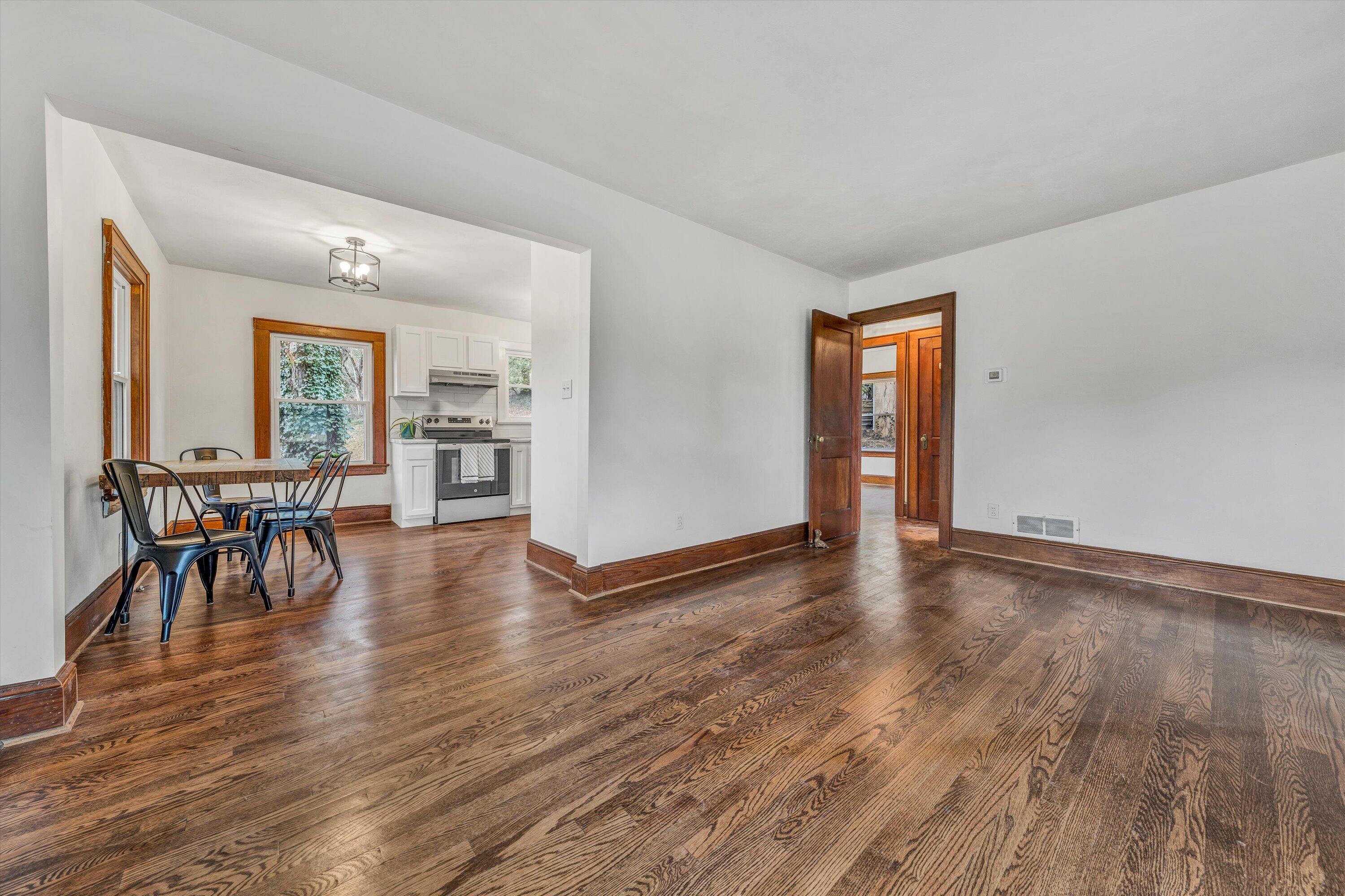 1927 Langdon Road Southwest Roanoke, VA 24015 - Photo 4 of 25 04-DSC00004