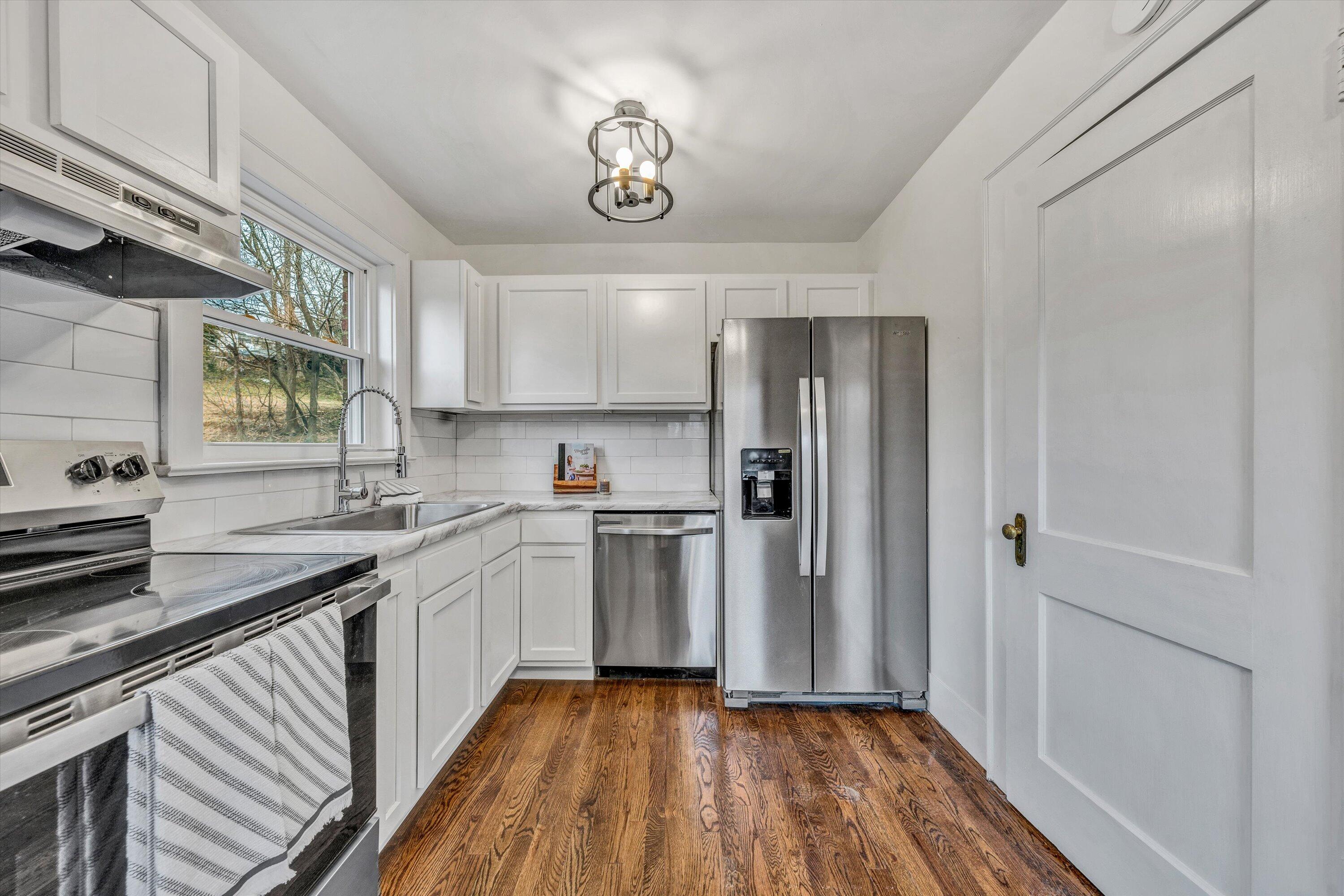 1927 Langdon Road Southwest Roanoke, VA 24015 - Photo 6 of 25 06-DSC00010