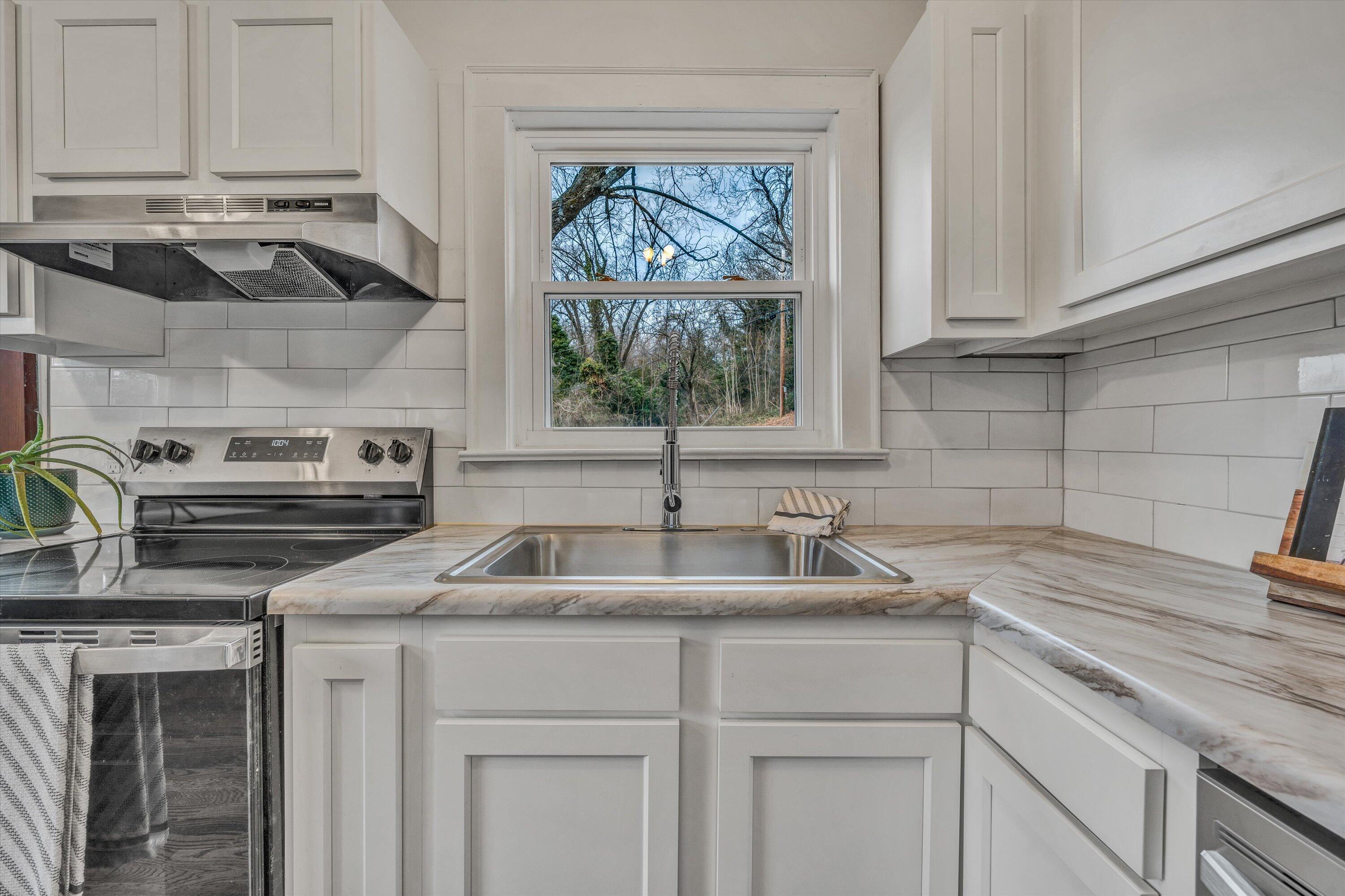 1927 Langdon Road Southwest Roanoke, VA 24015 - Photo 7 of 25 07-DSC00013
