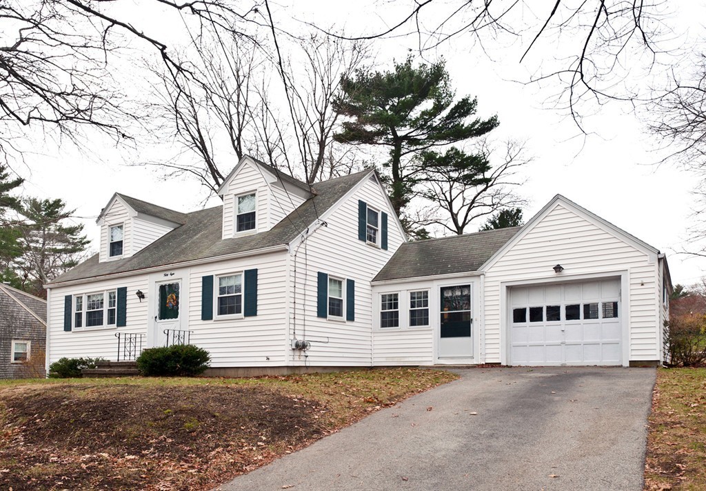 58 Franklin Road Norwell, MA 02061 - Photo 1 of 27 a front view of a house with a yard