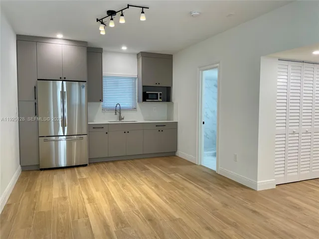 $1,575 | Miami-Dade County, Miami, FL 33184