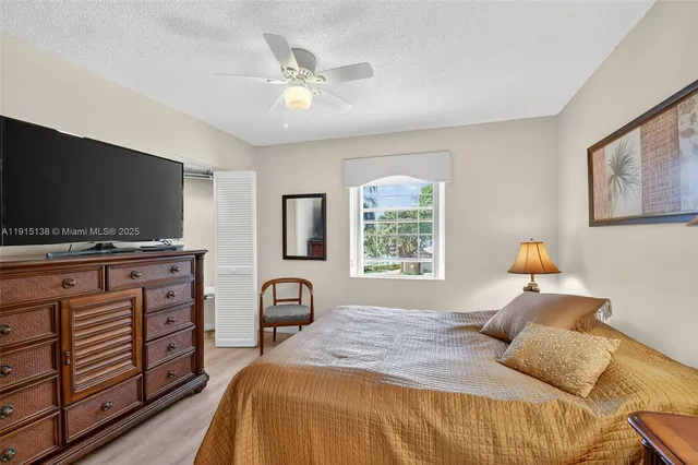 a view of house with front yard