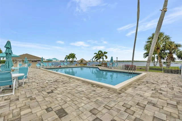 $699,999 | 38 South Lakeshore Drive, Hypoluxo, FL 33462
