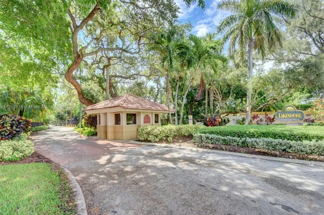 $699,999 | 38 South Lakeshore Drive, Hypoluxo, FL 33462