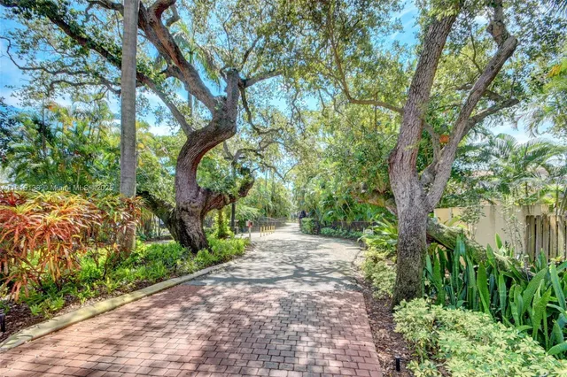 $699,999 | 38 South Lakeshore Drive, Hypoluxo, FL 33462