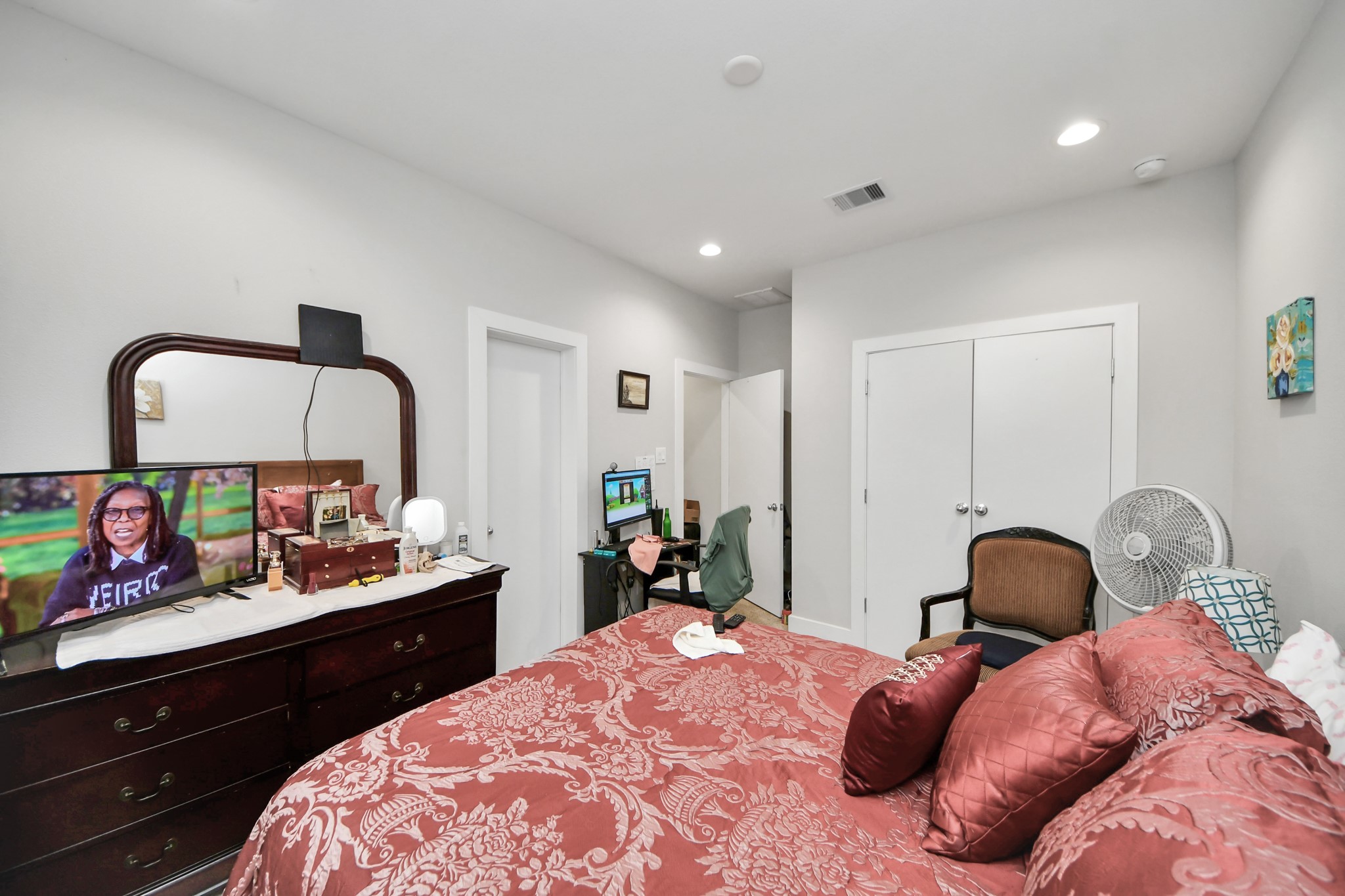 6715 Allegheny Street Houston, TX 77021 - Photo 12 of 18 a bedroom with a bed and a dresser