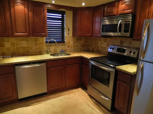 $2,400 | 9440 Southwest 8th Street, Unit 402, Boca Raton, FL 33428