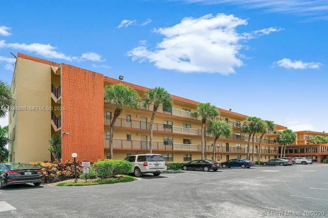 $2,400 | 9440 Southwest 8th Street, Unit 402, Boca Raton, FL 33428