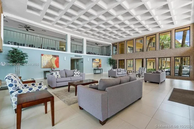 $2,400 | 9440 Southwest 8th Street, Unit 402, Boca Raton, FL 33428