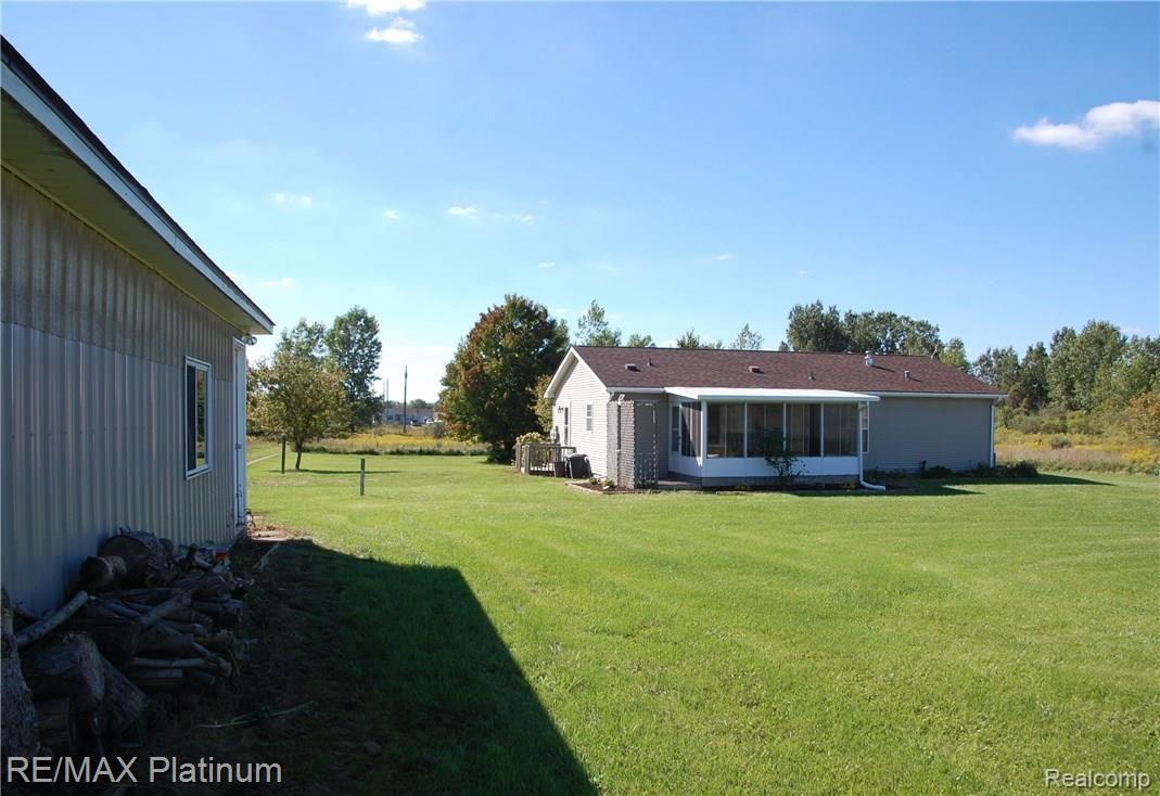 9208 North Nicholson Road Fowlerville, MI 48836 - Photo 20 of 24 back of house and barn.jpg