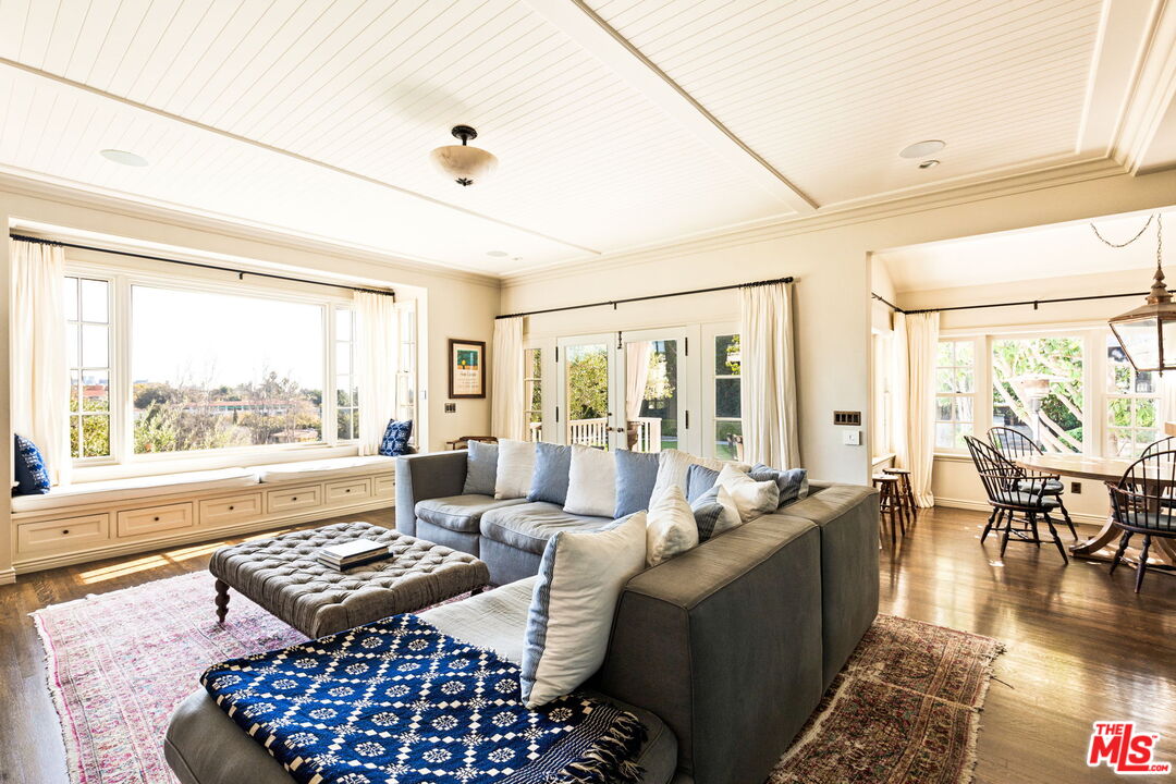 208 North Tigertail Road Los Angeles, CA 90049 - Photo 11 of 29 Gallery Image 11