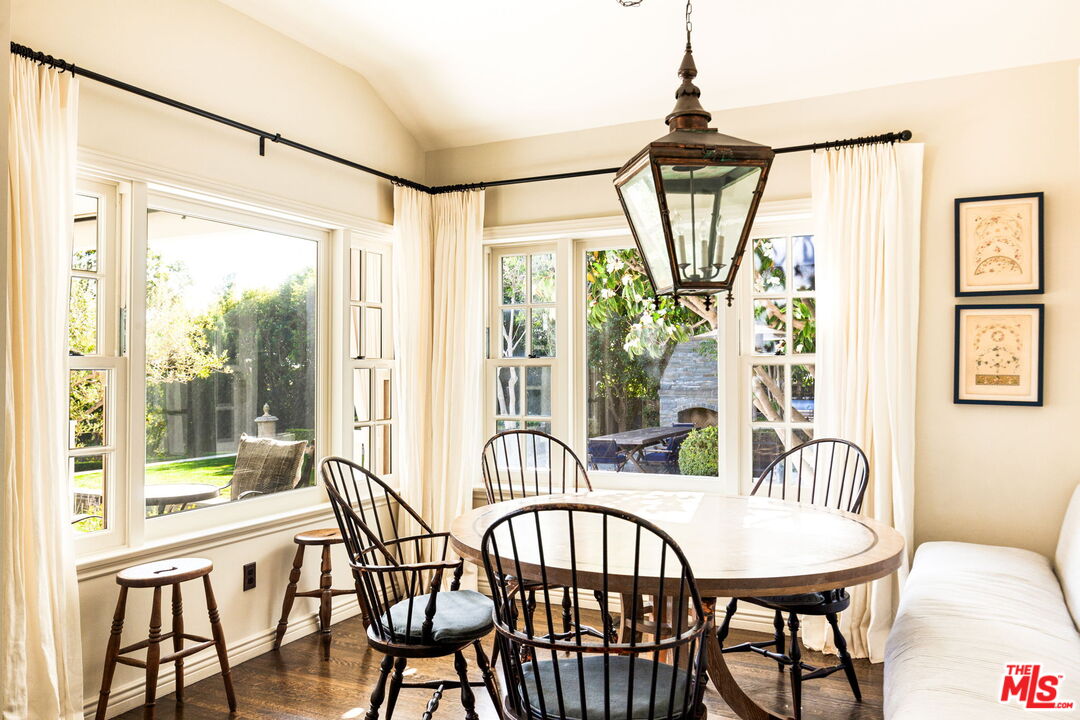 208 North Tigertail Road Los Angeles, CA 90049 - Photo 12 of 29 Gallery Image 12