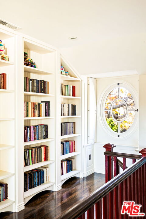 208 North Tigertail Road Los Angeles, CA 90049 - Photo 13 of 29 Gallery Image 13