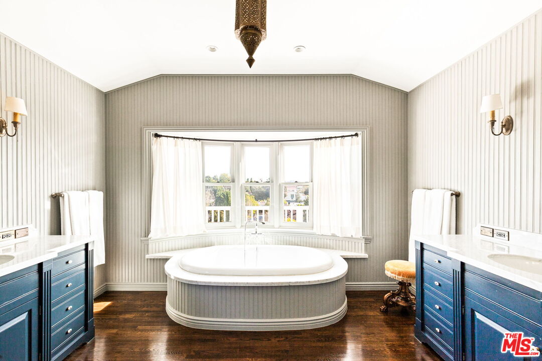 208 North Tigertail Road Los Angeles, CA 90049 - Photo 16 of 29 Gallery Image 16