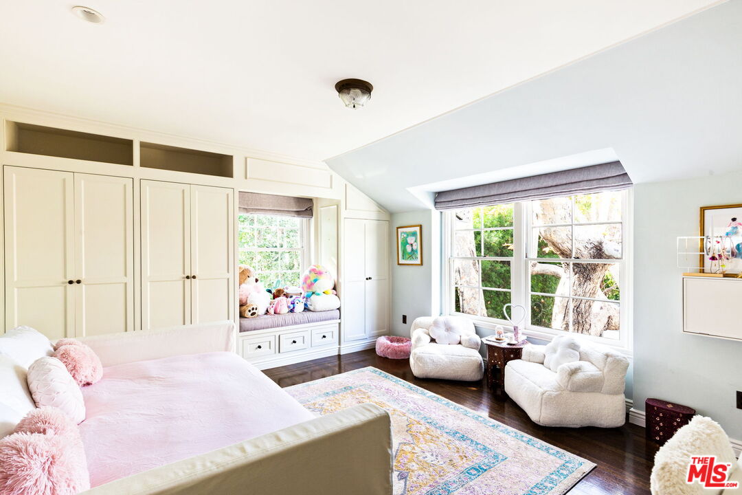 208 North Tigertail Road Los Angeles, CA 90049 - Photo 19 of 29 Gallery Image 19