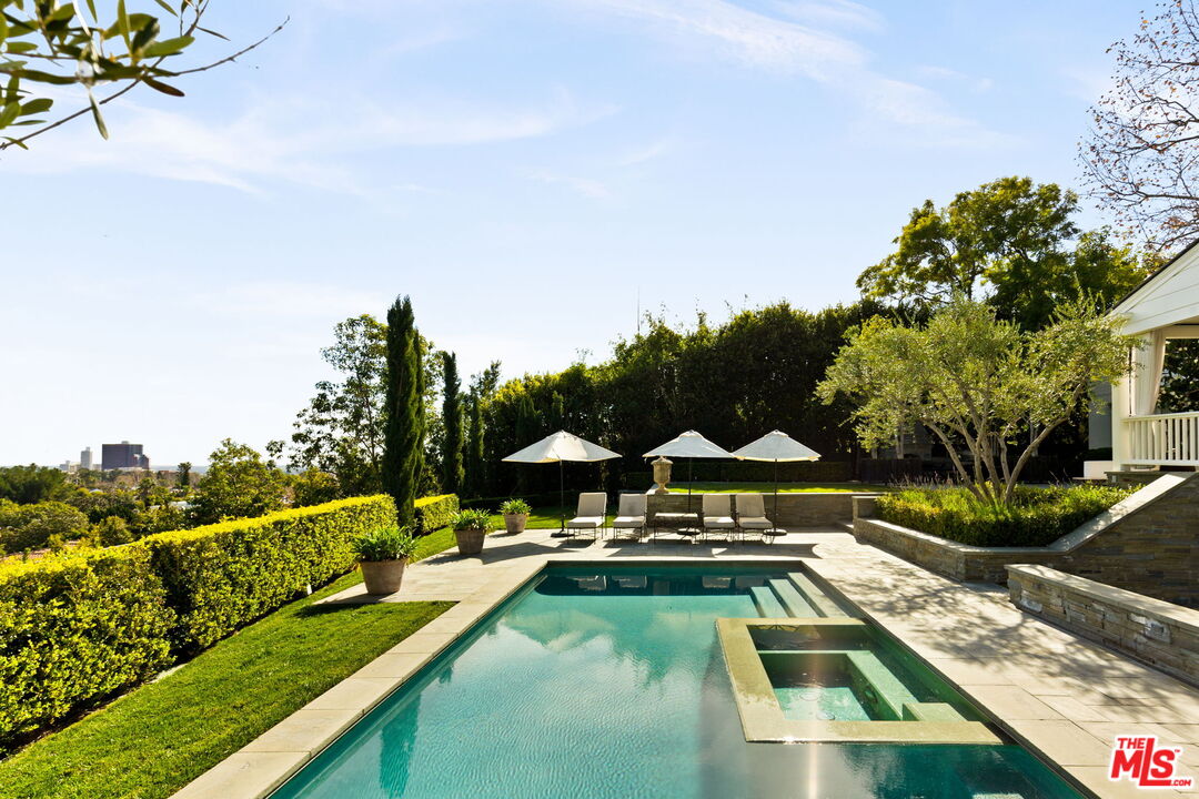 208 North Tigertail Road Los Angeles, CA 90049 - Photo 25 of 29 Gallery Image 25