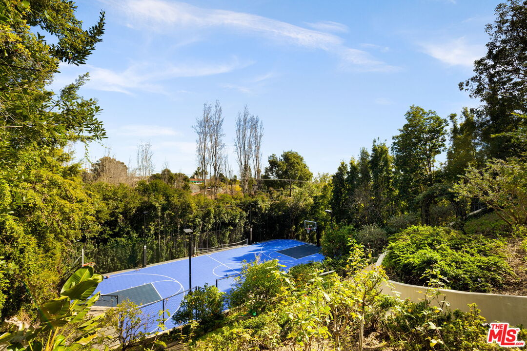 208 North Tigertail Road Los Angeles, CA 90049 - Photo 28 of 29 Gallery Image 28