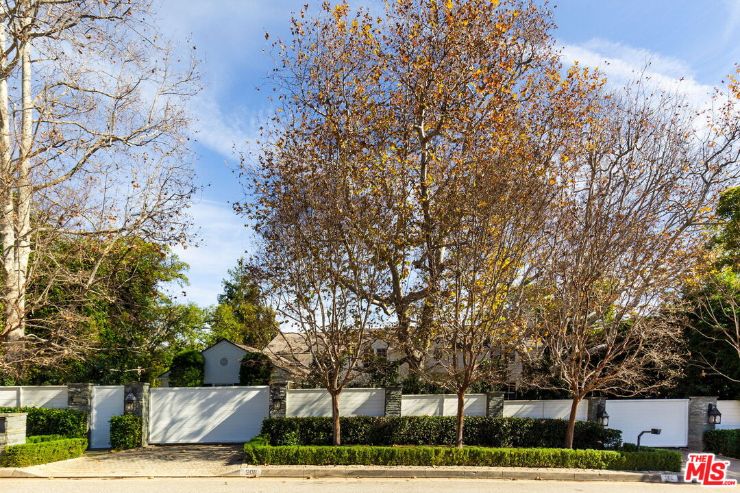 208 North Tigertail Road Los Angeles, CA 90049 - Photo 29 of 29 Gallery Image 29