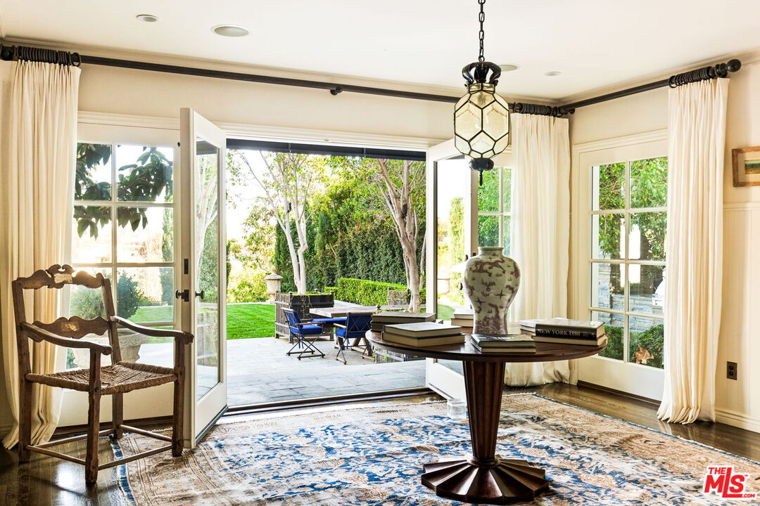 208 North Tigertail Road Los Angeles, CA 90049 - Photo 3 of 29 Gallery Image 3