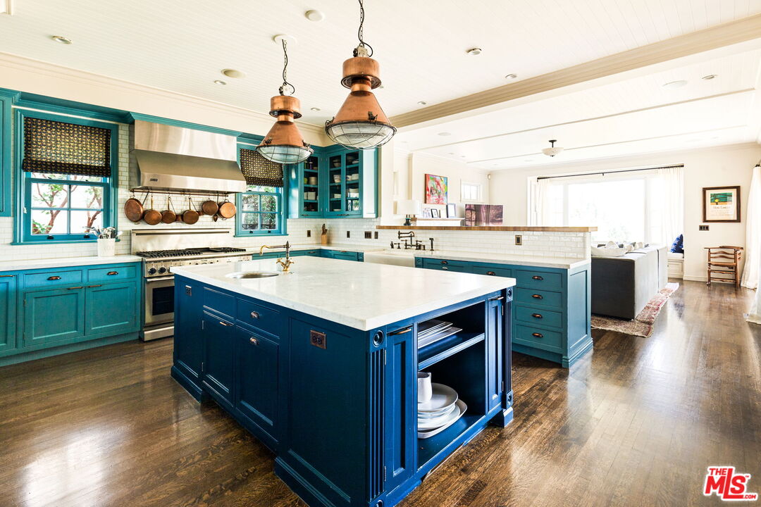 208 North Tigertail Road Los Angeles, CA 90049 - Photo 10 of 29 Gallery Image 10