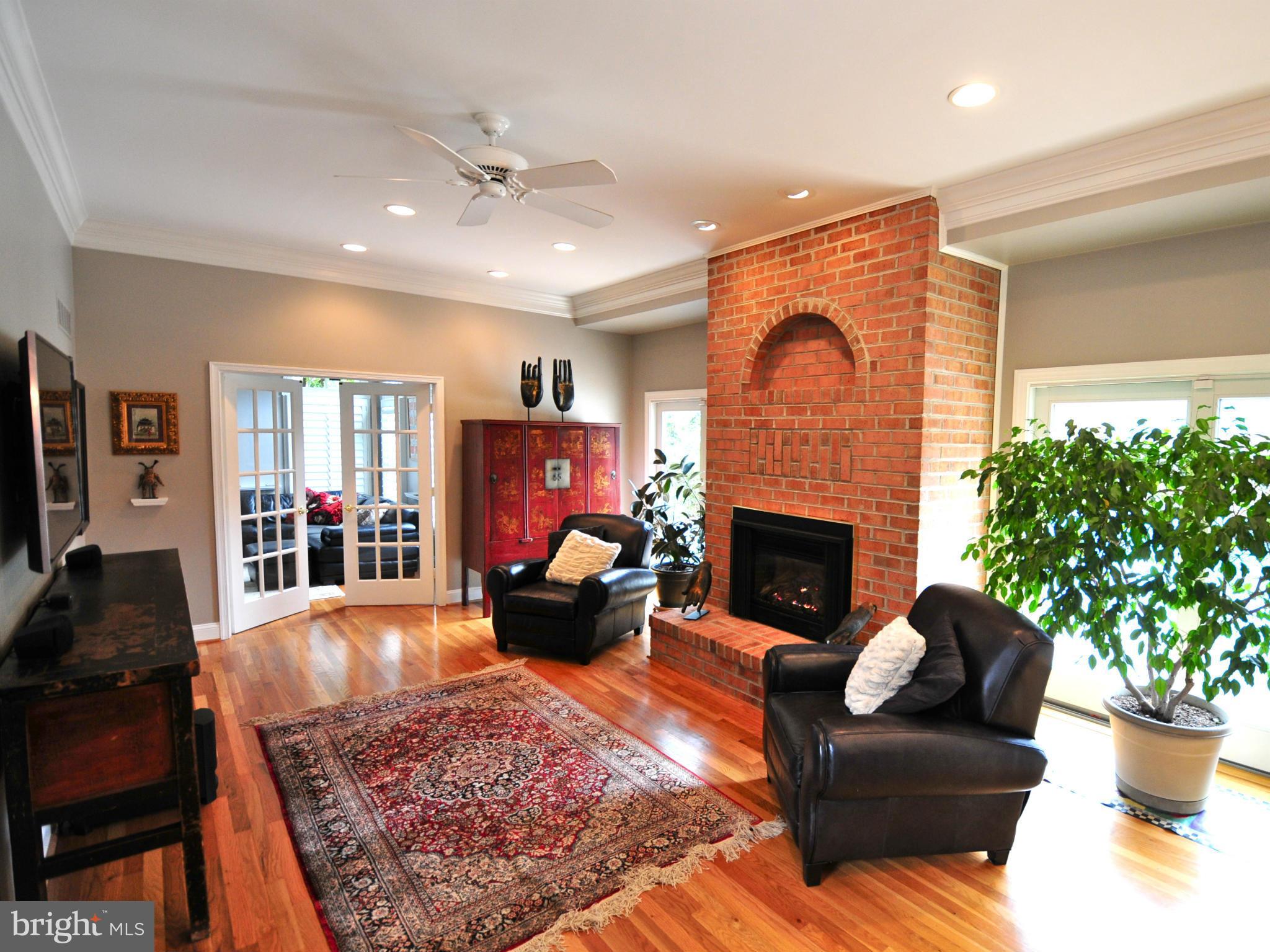 28 Shadow Point Court Edgewater, MD 21037 - Photo 12 of 30 Family Room w/gas fireplace