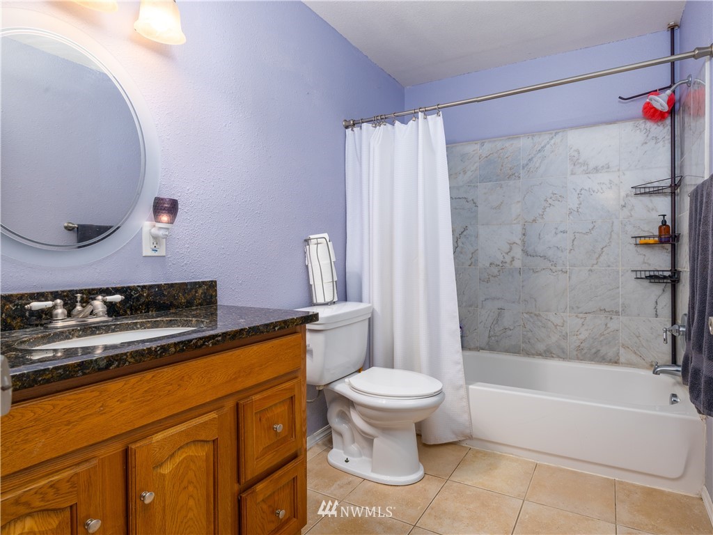 553 River Road Chehalis, WA 98532 - Photo 12 of 22 a bathroom with a granite countertop bathtub shower sink and toilet