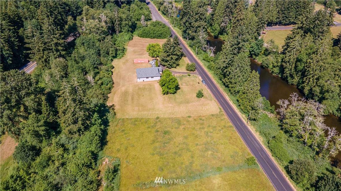 553 River Road Chehalis, WA 98532 - Photo 18 of 22 a view of swimming pool with a garden
