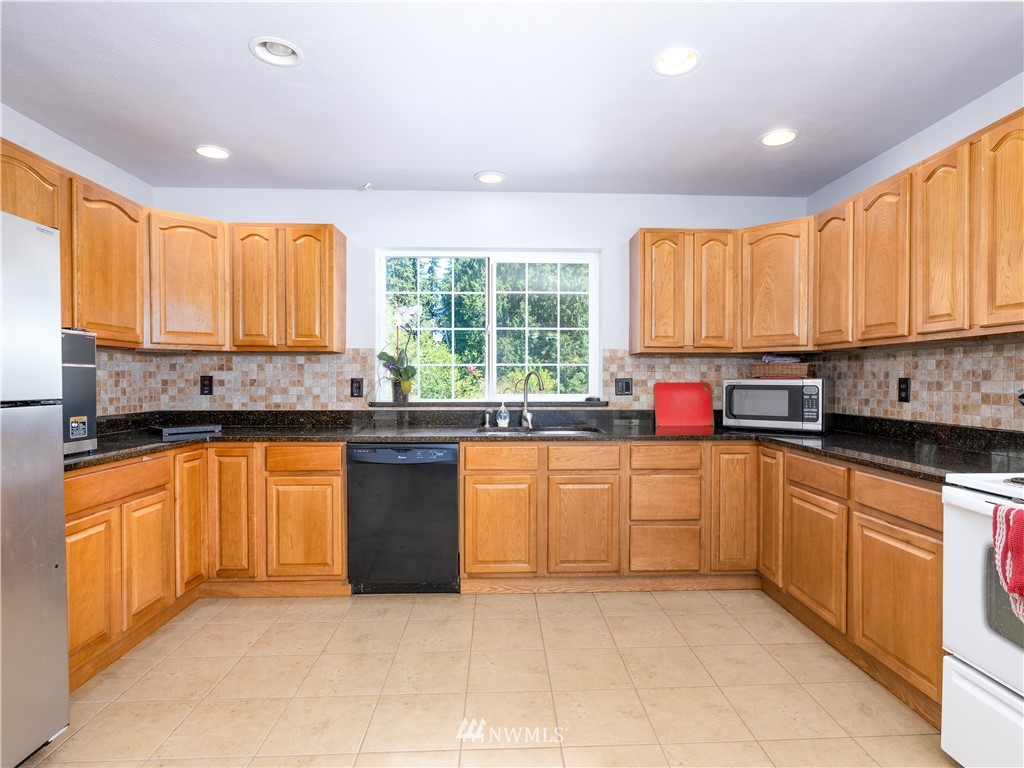 553 River Road Chehalis, WA 98532 - Photo 4 of 22 a kitchen with stainless steel appliances granite countertop a stove sink and cabinets