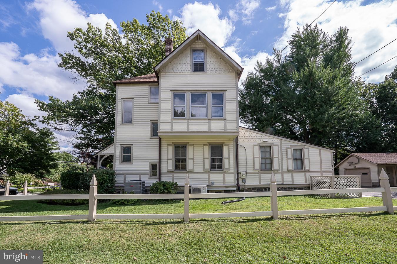 316 North Wayne Avenue Wayne, PA 19087 - Photo 24 of 31 Side view of house