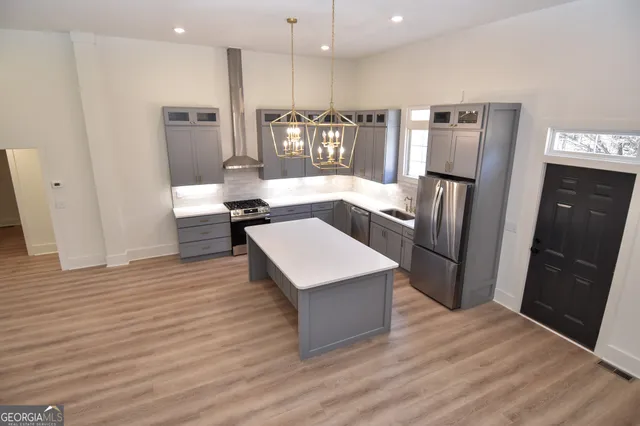 $575,000 | 63 Alabama Road, The Rock, GA 30285