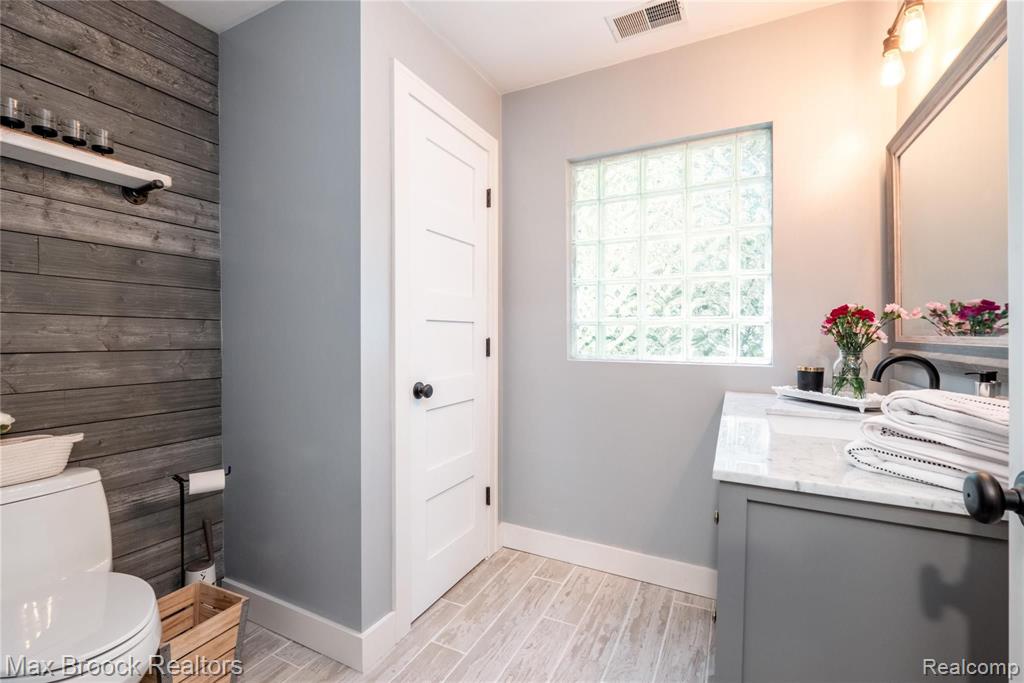 31170 Lahser Road Beverly Hills, MI 48025 - Photo 16 of 30