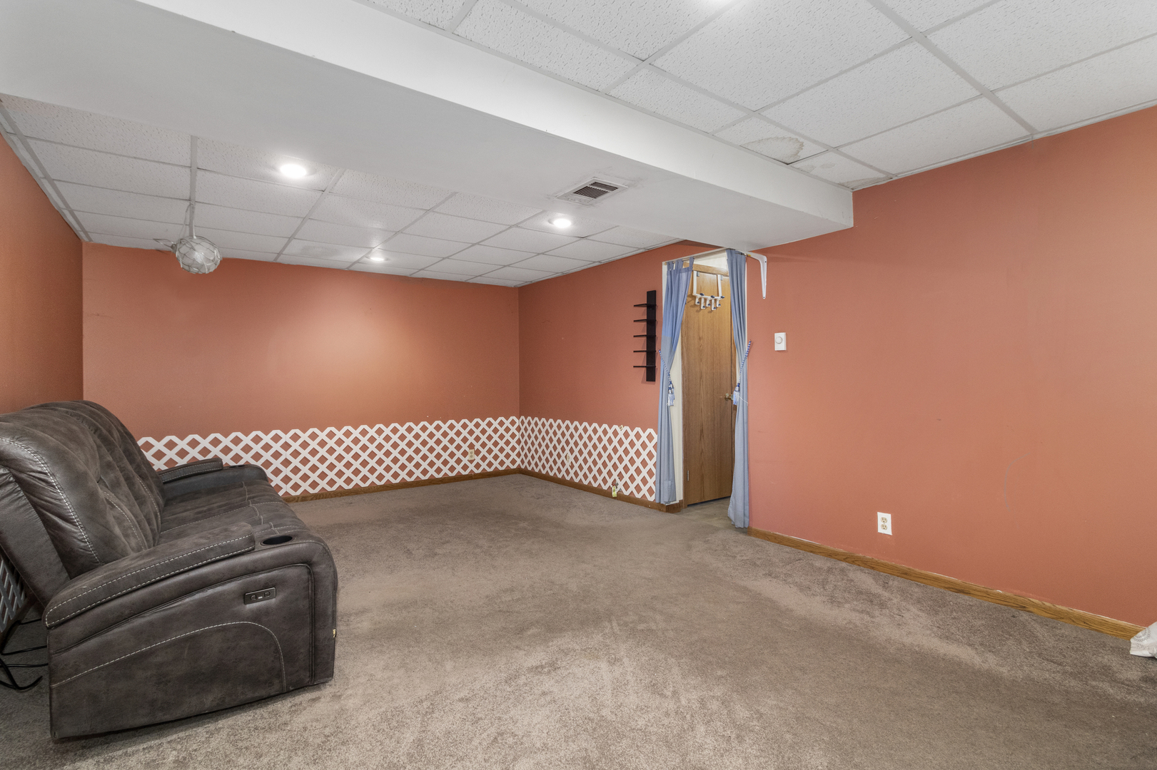 620 West Romeo Road Romeoville, IL 60446 - Photo 8 of 16 a view of livingroom with furniture