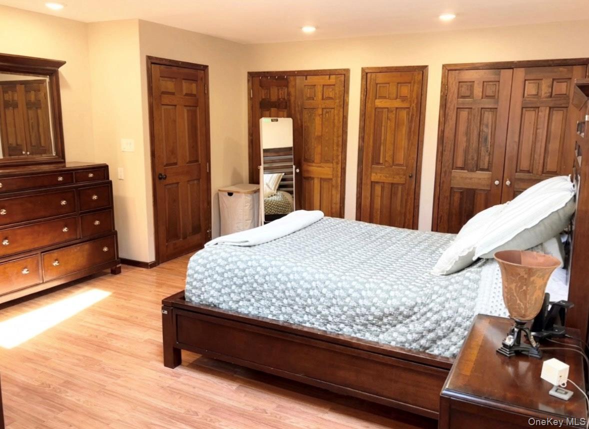 212 Matthews Road Oakdale, NY 11769 - Photo 18 of 38