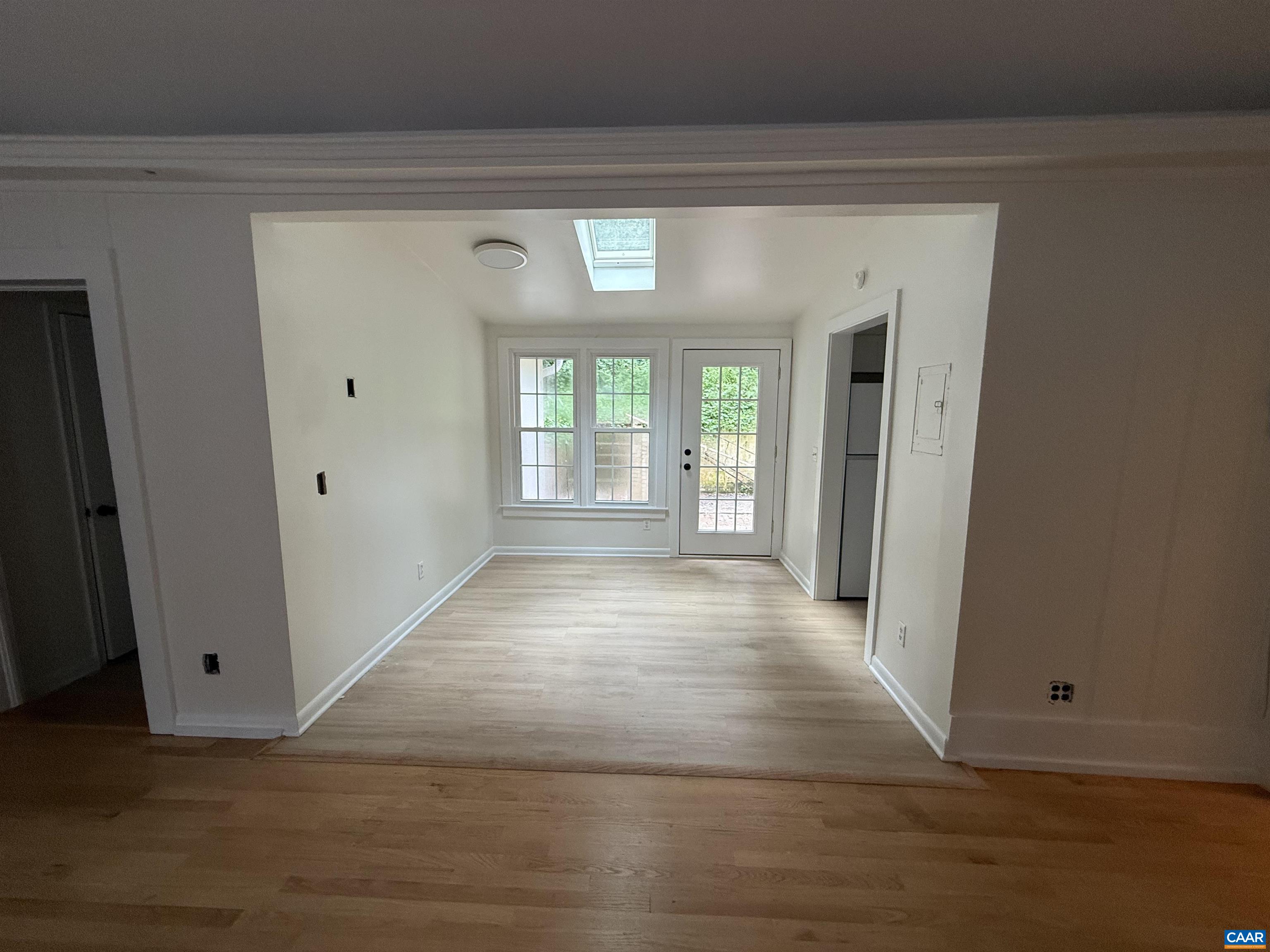 140 Valley Road Charlottesville, VA 22903 - Photo 3 of 13 Dining area