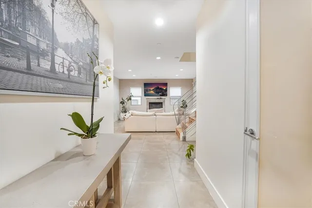 $1,225,000 | 11023 Fruitland Drive, Unit 104, Studio City, CA 91604