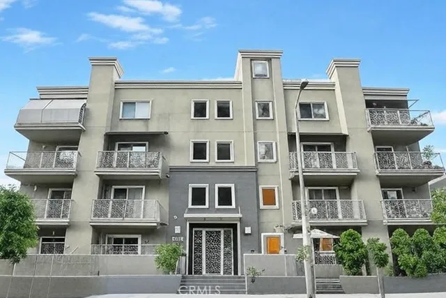 $1,225,000 | 11023 Fruitland Drive, Unit 104, Studio City, CA 91604