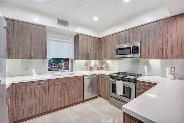 $1,225,000 | 11023 Fruitland Drive, Unit 104, Studio City, CA 91604