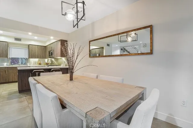 $1,225,000 | 11023 Fruitland Drive, Unit 104, Studio City, CA 91604