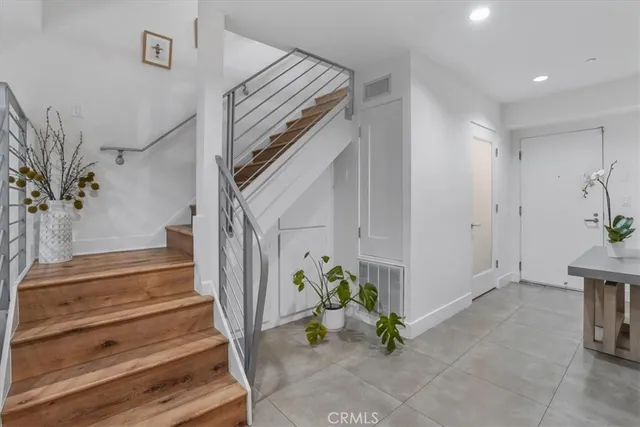 $1,225,000 | 11023 Fruitland Drive, Unit 104, Studio City, CA 91604