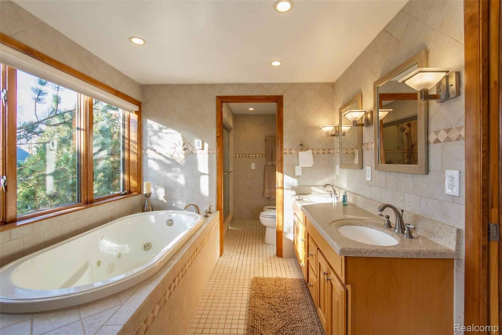 11000 White Lake Road Fenton, MI 48430 - Photo 17 of 40 DSC_5162enf.jpg