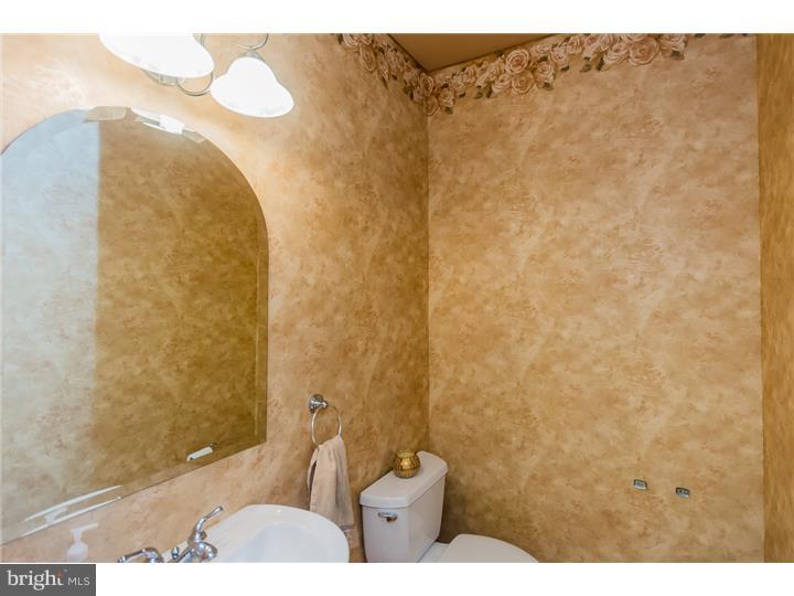 621 Ellis Road Havertown, PA 19083 - Photo 11 of 25 Bathroom